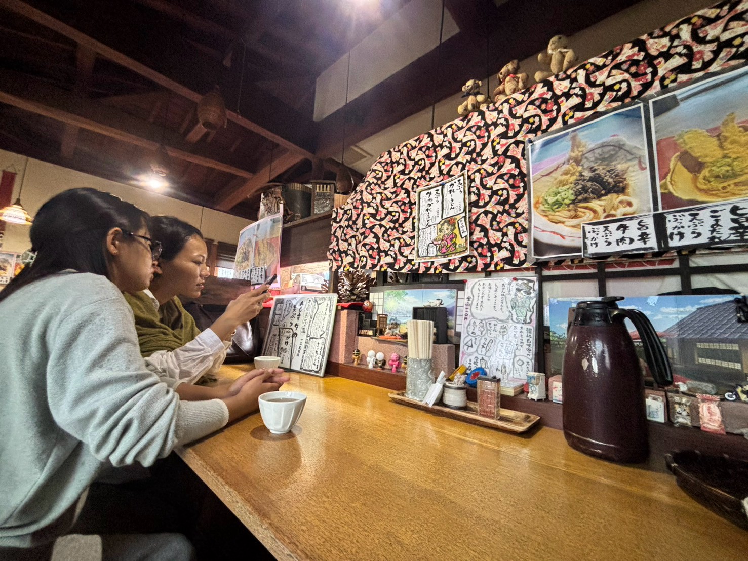 四国・今治でネパール人介護スタッフが日本食に慣れる生活オリエンテーションの様子